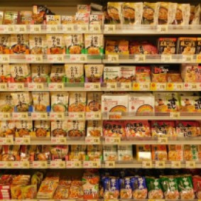 Tokyo - Urayasu - Supermarché - Sauces pour agrémenter les plats de viandes ou de poissons