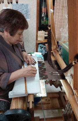 Kyoto - Centre textile Nishijin - Démonstration de tissage sur machine Jacquard