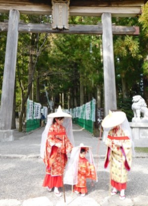 Sanctuaire Kumano Hongu Taisha - Costume traditionnel de pèlerin