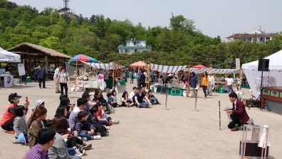 Séoul - Namsangol Hanok village - Spectacle de jonglage