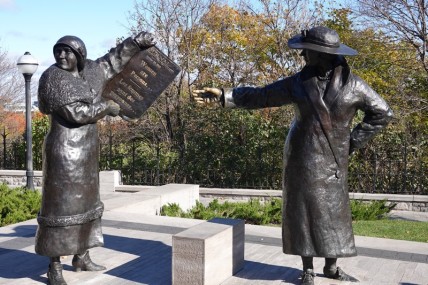 Ottawa - Colline du Parlement - Statue de femmes luttant pour la reconnaissance du statut de "personne" (1927)