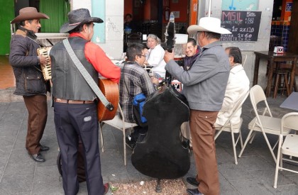 Mexico - Calle Regina - On déjeune en musique !