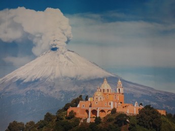 Puebla - Affiche de l'OT sur le volcan Popocatépetl